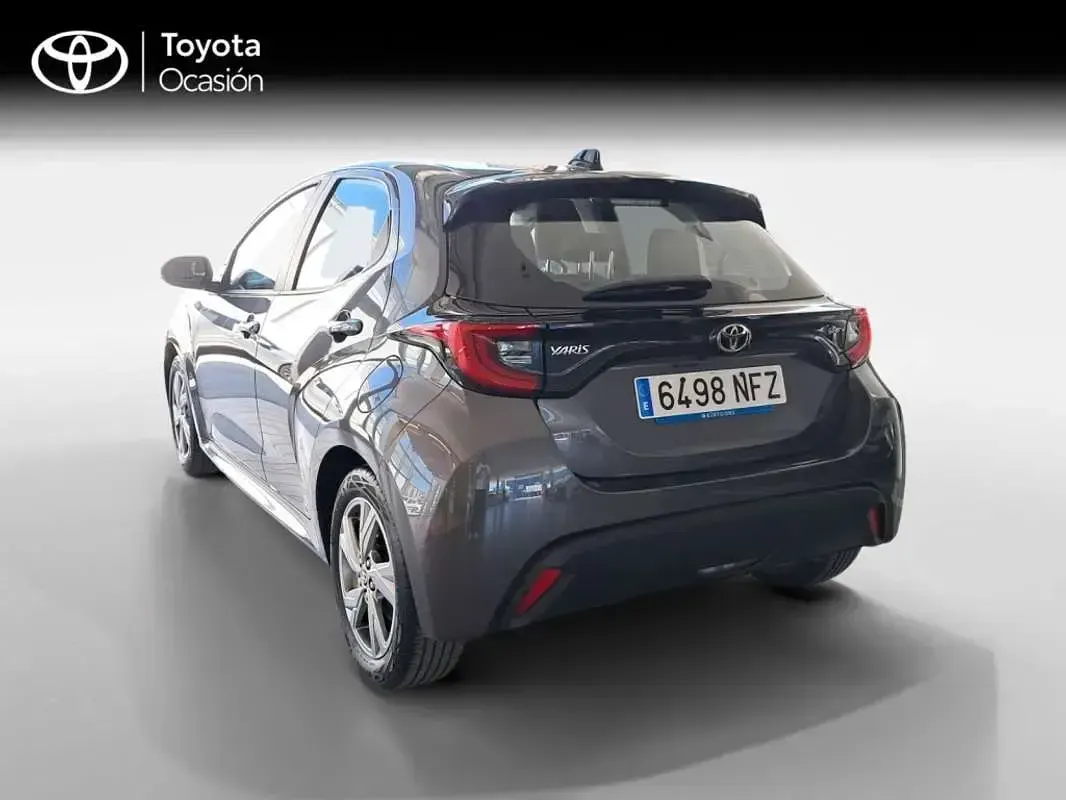Usado Toyota Yaris Active 116 CV (85 kW) 2025 Gris Utilitario