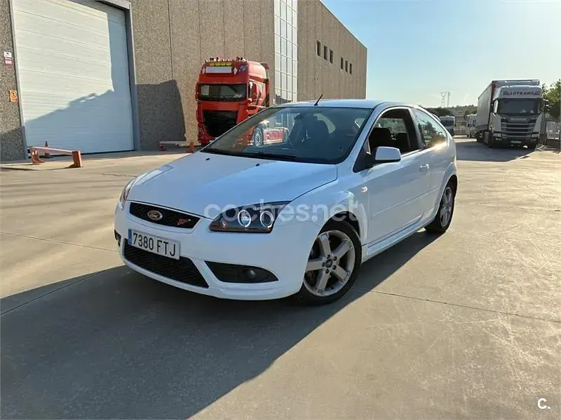 Usado Ford Focus Trend 115 CV (84 kW) 2007 Blanco Berlina