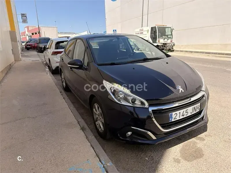 Usado Peugeot 208 Roland Garros 100 CV (73 kW) 2016 Violeta / lila Utilitario