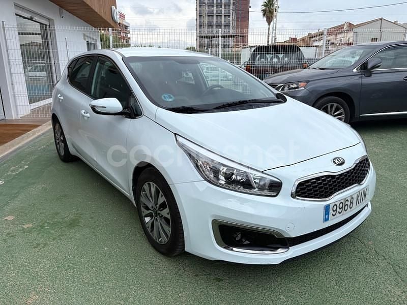 Blanco Usado 2018 Kia Ceed GT Berlina | 11.875 € (Buen precio) - Imagen 1/4