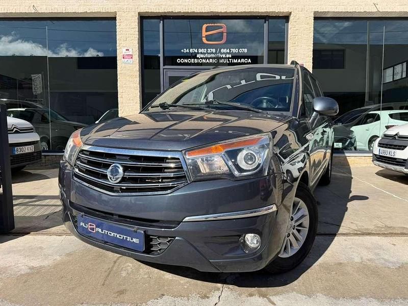 Gris Usado 2015 Ssangyong (KGM) Rexton Limited SUV | 12.990 € (Precio justo) - Imagen 1/3