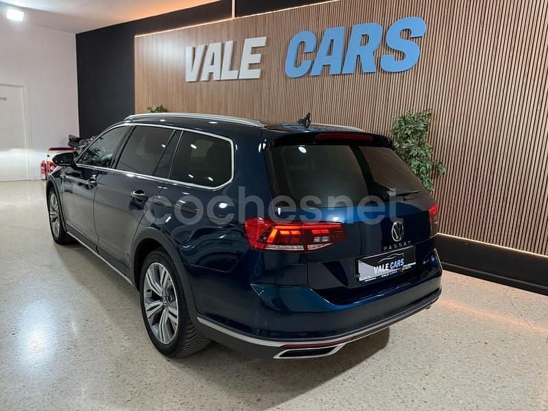Usado VW Passat Alltrack 200 CV (147 kW) 2022 Azul Familiar