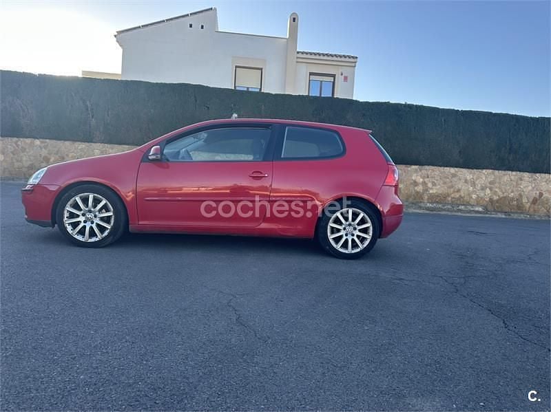 Usado VW Golf IV Sportline 102 CV (75 kW) 2006 Rojo Berlina
