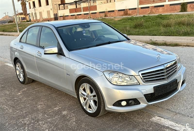Usado Mercedes C180 120 CV (88 kW) 2011 Gris / plata Berlina