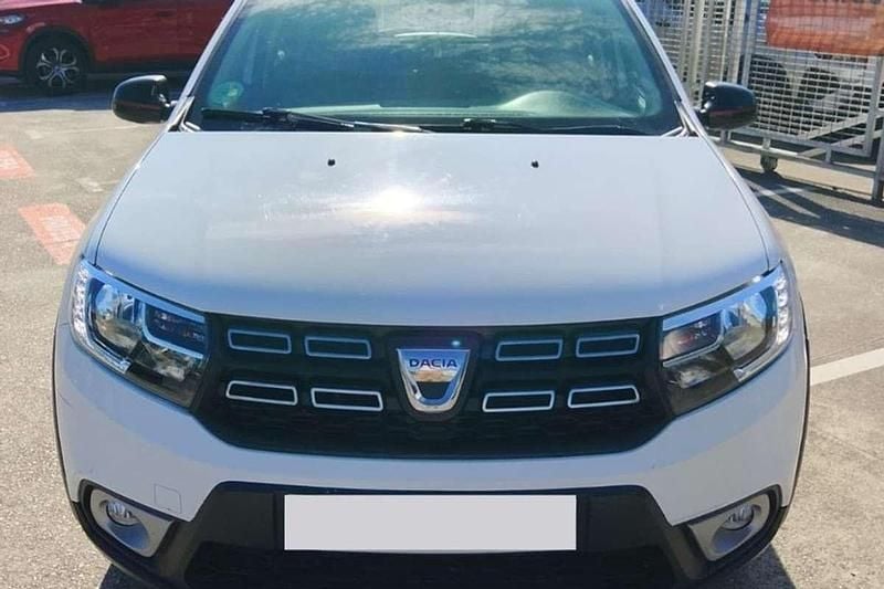 Usado Dacia Sandero Comfort 91 CV (66 kW) 2019 Blanco Utilitario