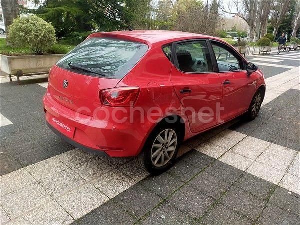 Usado Seat Ibiza Reference 75 CV (55 kW) 2016 Rojo Berlina