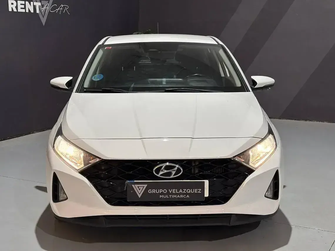 Usado Hyundai i20 100 CV (73 kW) 2021 Blanco Utilitario