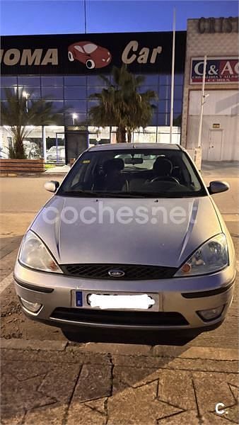 Usado Ford Focus Trend 100 CV (73 kW) 2004 Gris / plata Berlina