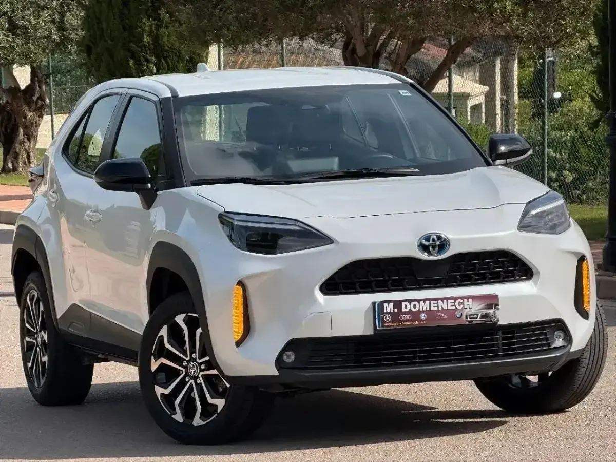 Usado Toyota Yaris Hybrid Active 116 CV (85 kW) 2022 Blanco