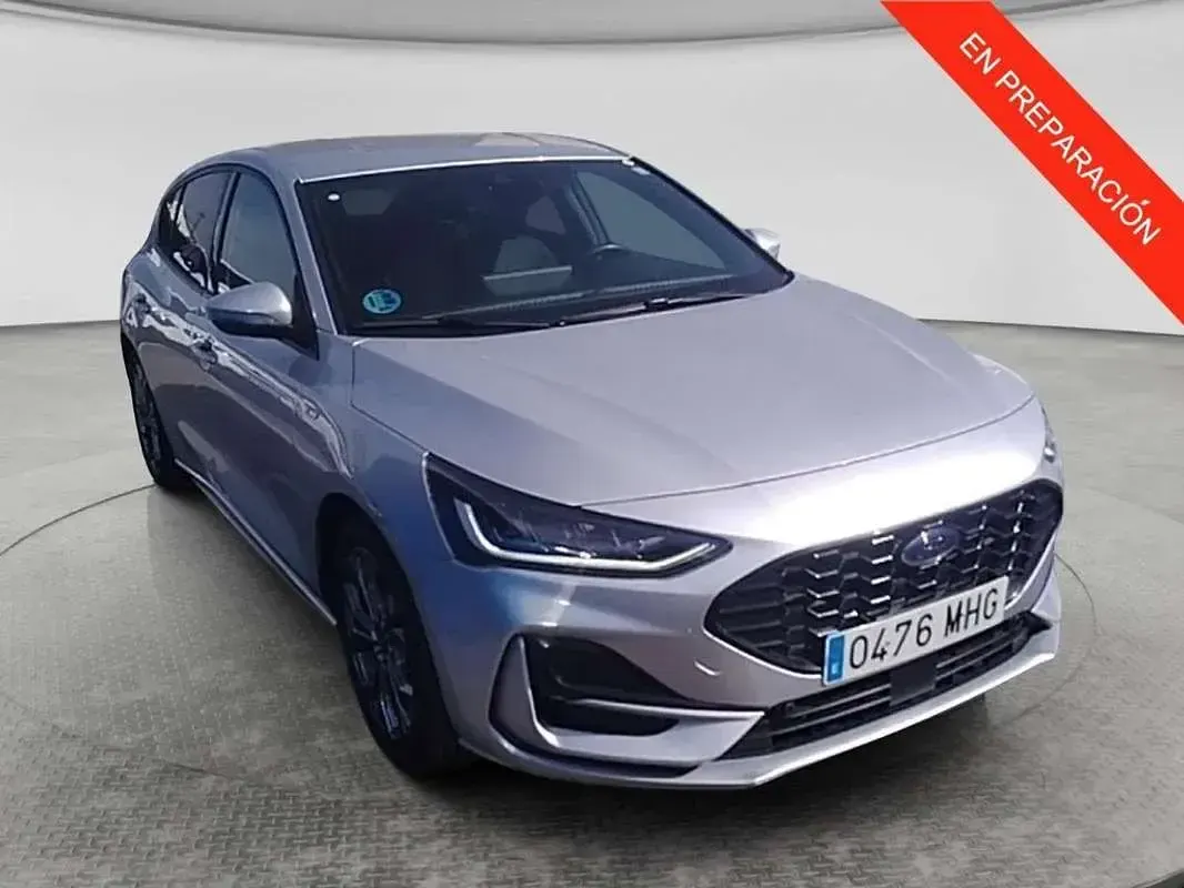 Usado Ford Focus ST-Line 155 CV (114 kW) 2023 Plateado Utilitario