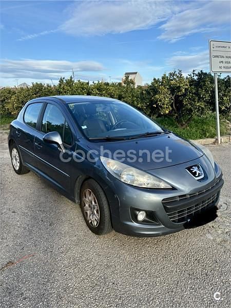 Usado Peugeot 207 Envy 70 CV (51 kW) 2011 Gris / plata Berlina