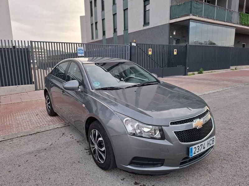 Usado Chevrolet Cruze LT 124 CV (91 kW) 2011 Gris / plata Berlina