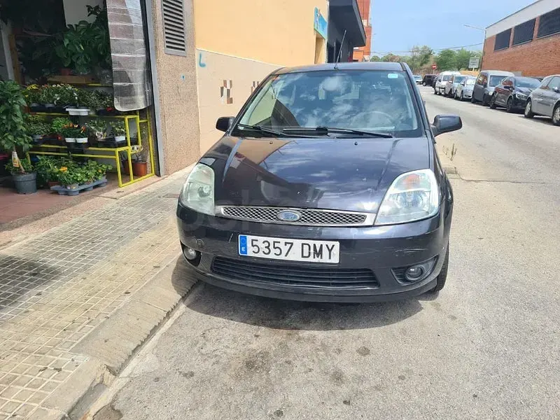 Usado Ford Fiesta Sport 90 CV (66 kW) 2005 Negro Utilitario