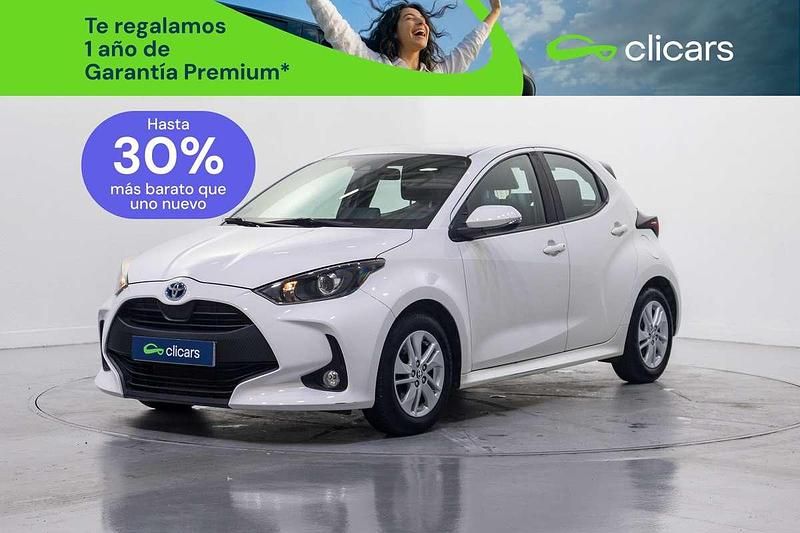 Usado Toyota Yaris Hybrid Business Edition 75 CV (55 kW) 2022 Blanco Berlina
