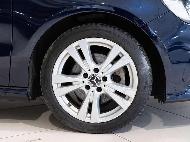 Usado Mercedes A180 116 CV (85 kW) 2017 Azul Utilitario