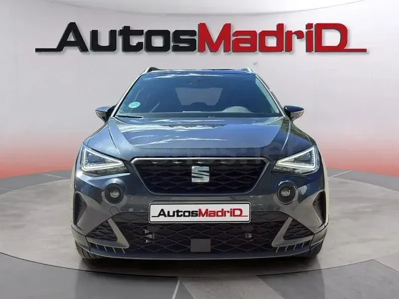 Usado Seat Arona FR 110 CV (80 kW) 2024 Gris / plata SUV