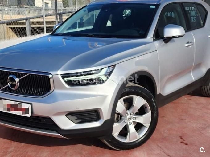 Usado Volvo XC40 Momentum 156 CV (114 kW) 2018 Gris / plata SUV