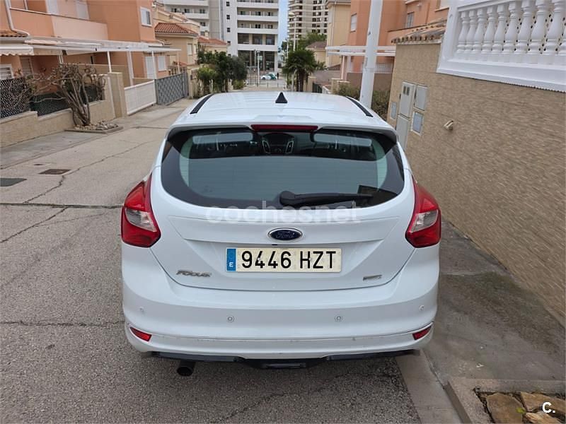 Usado Ford Focus 125 CV (91 kW) 2014 Blanco Berlina