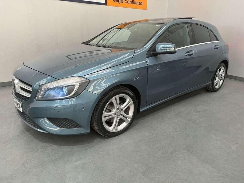 Usado Mercedes A180 Style 109 CV (80 kW) 2013 Azul Berlina
