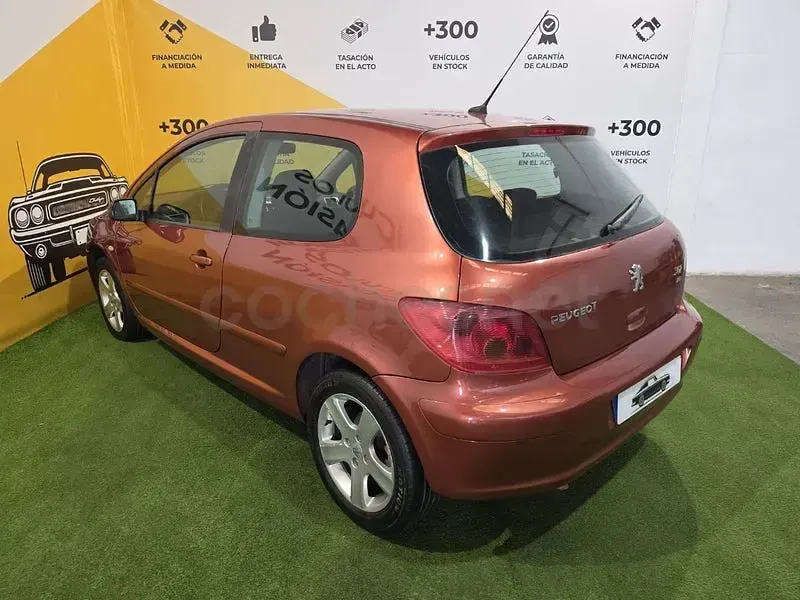 Usado Peugeot 307 110 CV (80 kW) 2003 Naranja Berlina