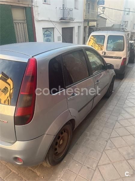 Usado Ford Fiesta 68 CV (50 kW) 2005 Azul Berlina