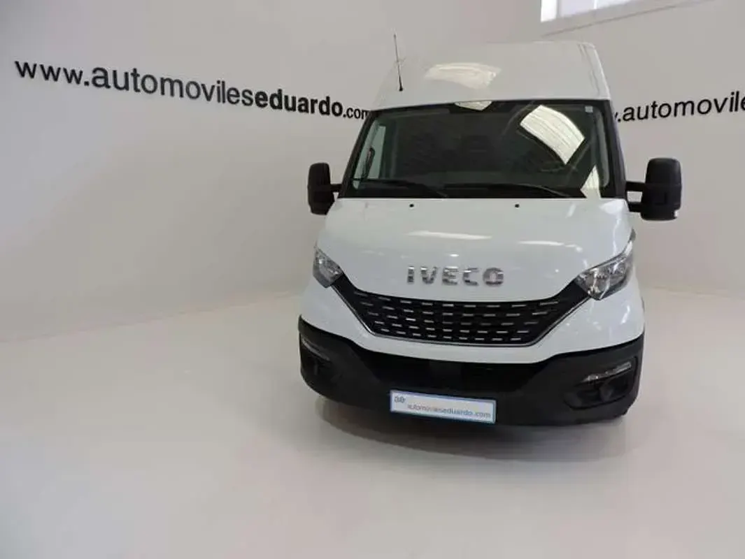 Usado Iveco Daily 211 CV (155 kW) 2020 Blanco Van
