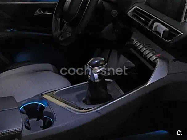 Usado Peugeot 3008 Allure 130 CV (95 kW) 2018 Azul SUV