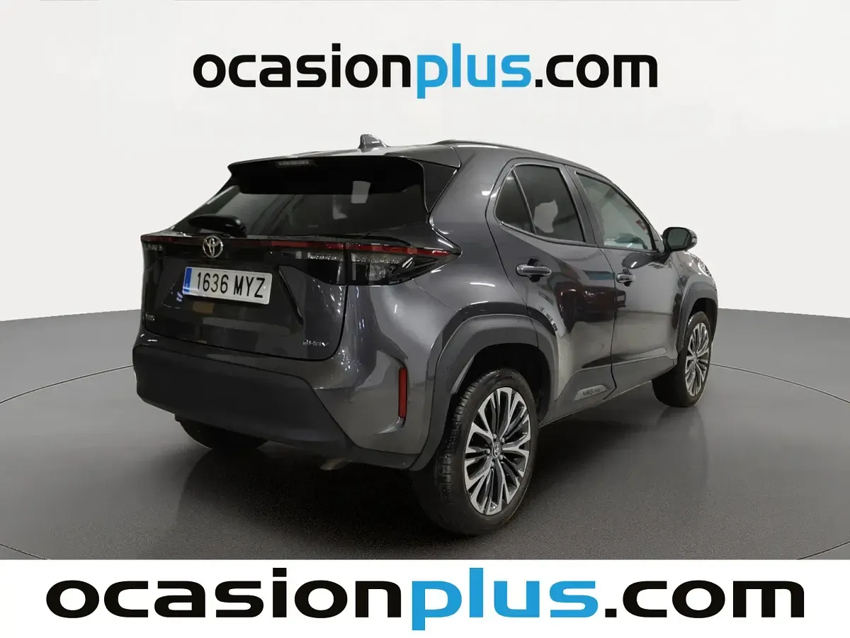 Usado Toyota Yaris Cross Style 116 CV (85 kW) 2025 Gris SUV