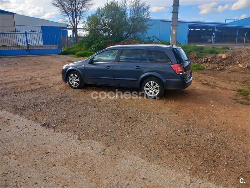 Usado Opel Astra Enjoy 95 CV (69 kW) 2010 Azul Familiar