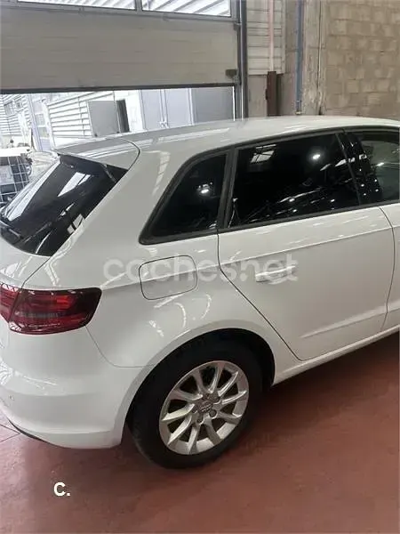 Usado Audi A3 Attraction 110 CV (80 kW) 2016 Blanco Berlina