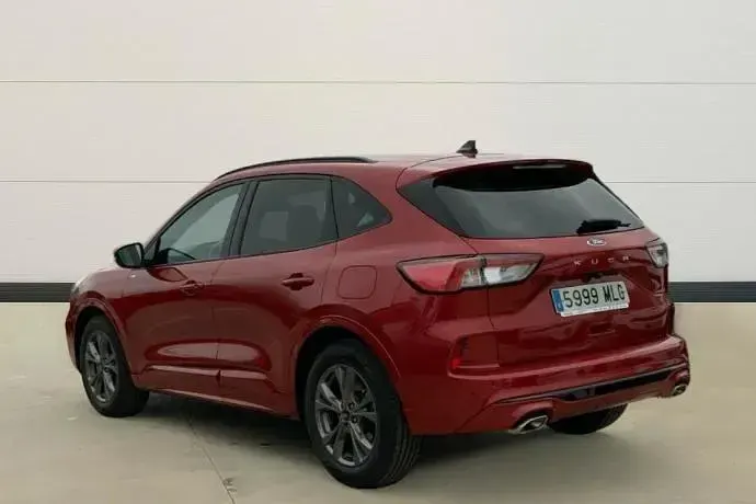 Usado Ford Kuga ST-Line 120 CV (88 kW) 2023 Rojo SUV