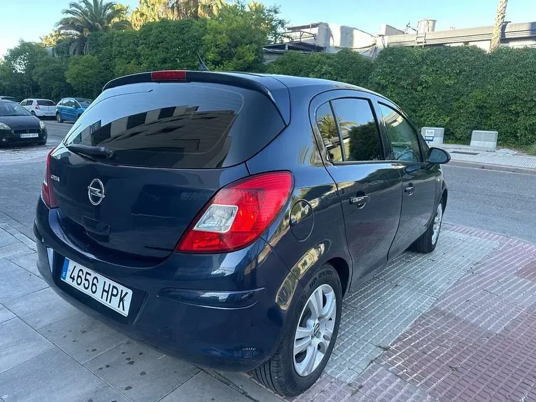 Usado Opel Corsa Selective 85 CV (62 kW) 2013 Azul Utilitario