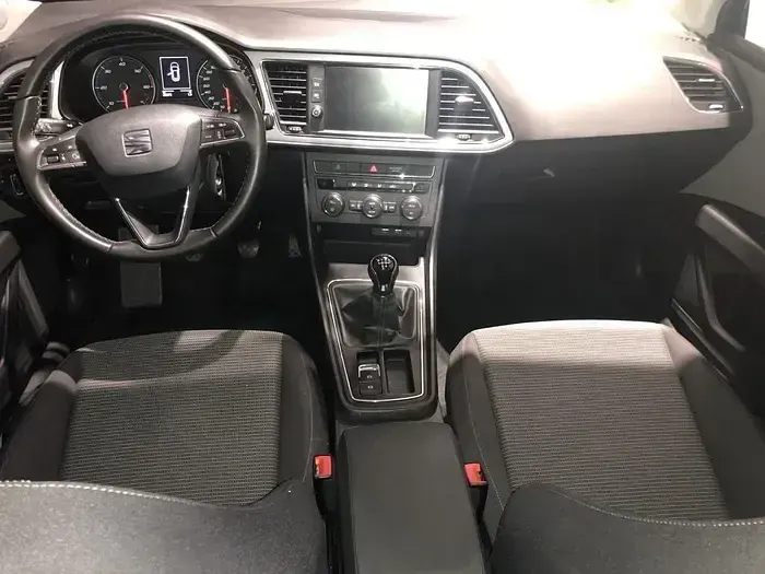 Usado Seat Leon Style 115 CV (84 kW) 2020 Blanco Familiar