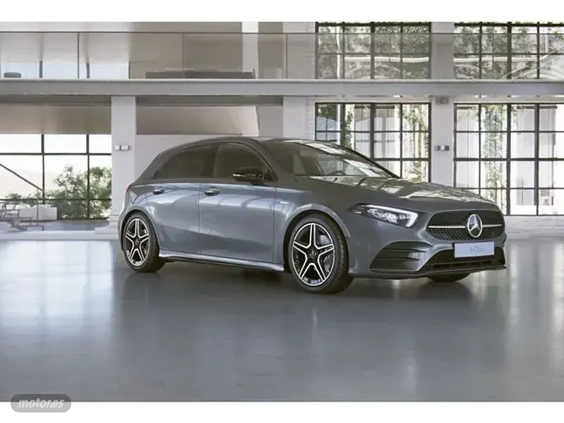 Usado Mercedes A180 116 CV (85 kW) 2022 Gris Berlina