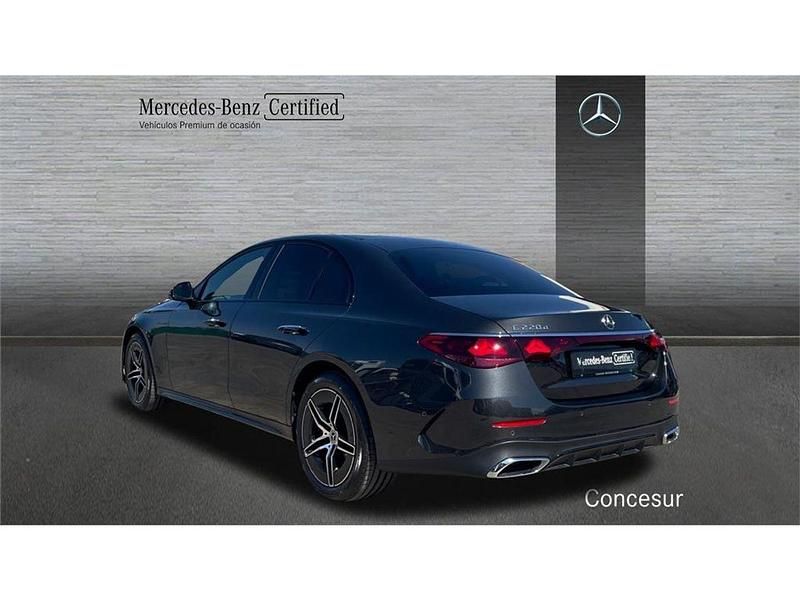 Usado Mercedes E220 197 CV (144 kW) 2025 Gris Berlina