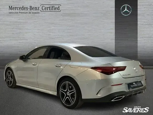 Usado Mercedes CLA200 163 CV (119 kW) 2025 Plata hightech