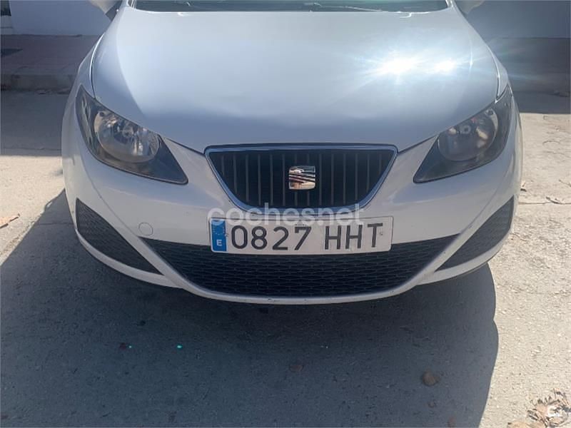 Usado Seat Ibiza Reference 85 CV (62 kW) 2011 Blanco Berlina