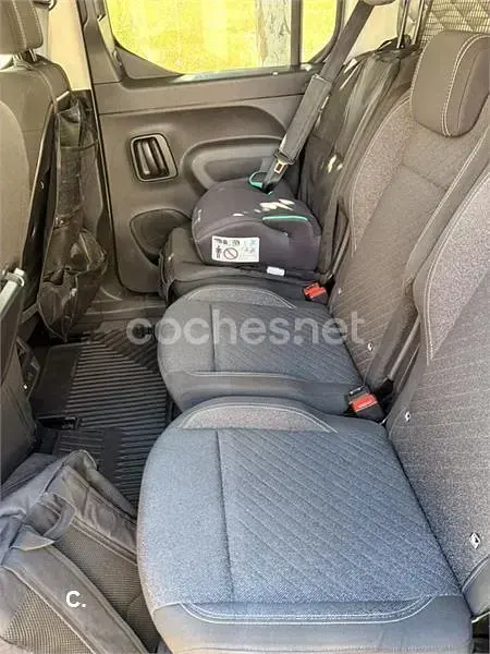 Usado Peugeot Rifter Allure 130 CV (95 kW) 2024 Gris / plata Monovolumen