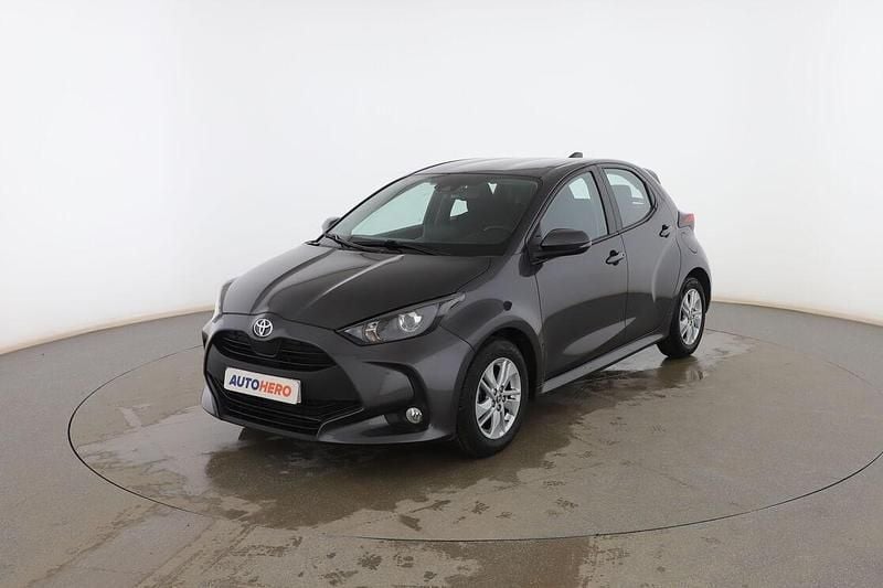 Gris Usado 2021 Toyota Yaris Edition Berlina | 17.099 € (Precio justo) - Imagen 1/3