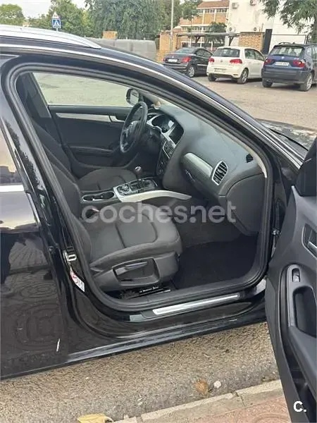 Usado Audi A4 120 CV (88 kW) 2010 Negro Familiar