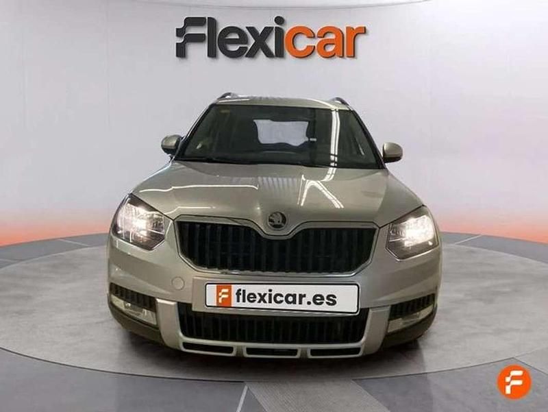 Usado Skoda Yeti Active 110 CV (80 kW) 2016 Gris SUV