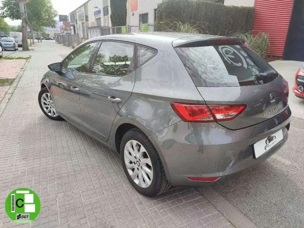 Usado Seat Leon Style 150 CV (110 kW) 2015 Gris Familiar