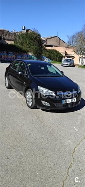 Usado Opel Astra Sportive 110 HP (80 kW) 2011 Preto Sedan