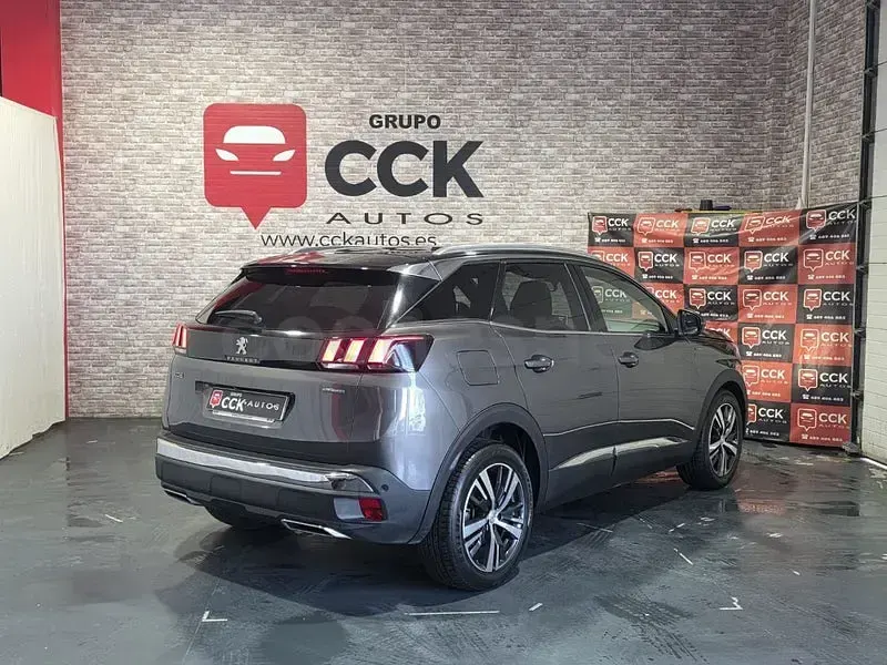 Usado Peugeot 3008 GT-line 130 CV (95 kW) 2018 Gris / plata SUV