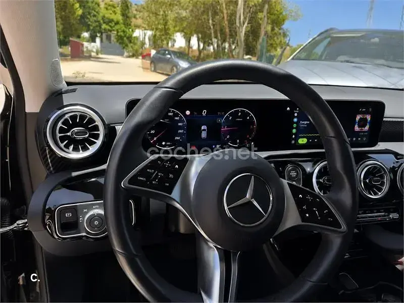 Usado Mercedes A180 116 CV (85 kW) 2024 Negro Berlina