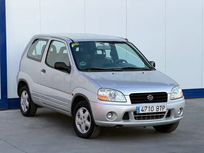 Usado Suzuki Ignis 83 CV (61 kW) 2002 Gris / plata Utilitario