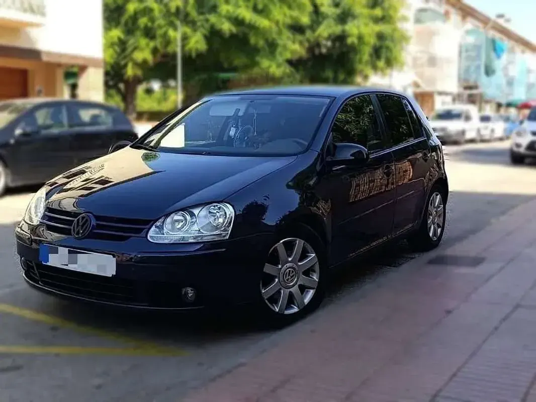 Usado VW Golf IV 140 CV (102 kW) 2005 Azul Berlina