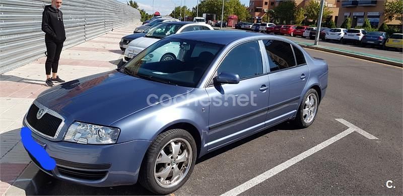 Usado Skoda Superb Classic 130 CV (95 kW) 2003 Azul Berlina