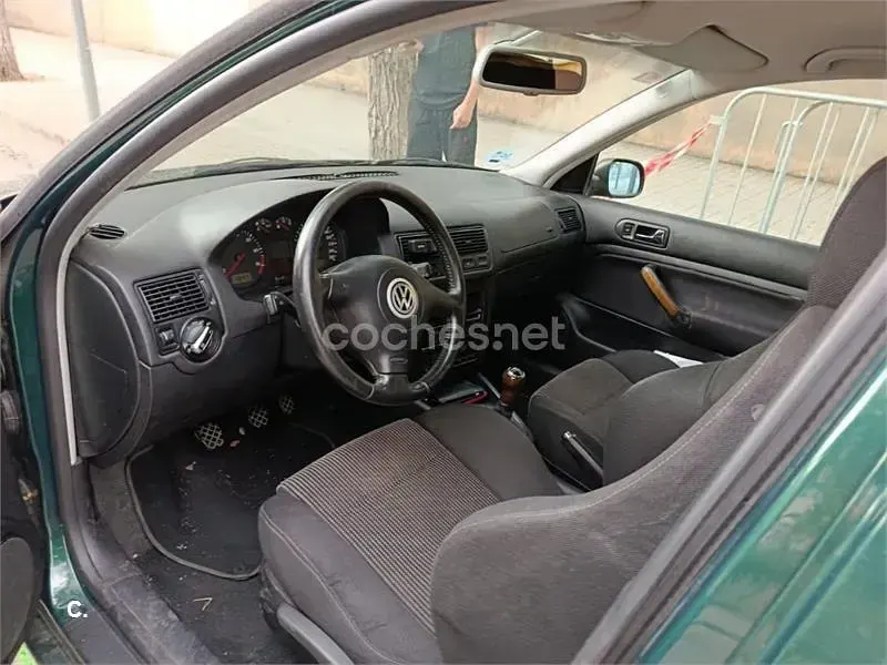 Usado VW Golf IV GTI 150 CV (110 kW) 2000 Verde Berlina