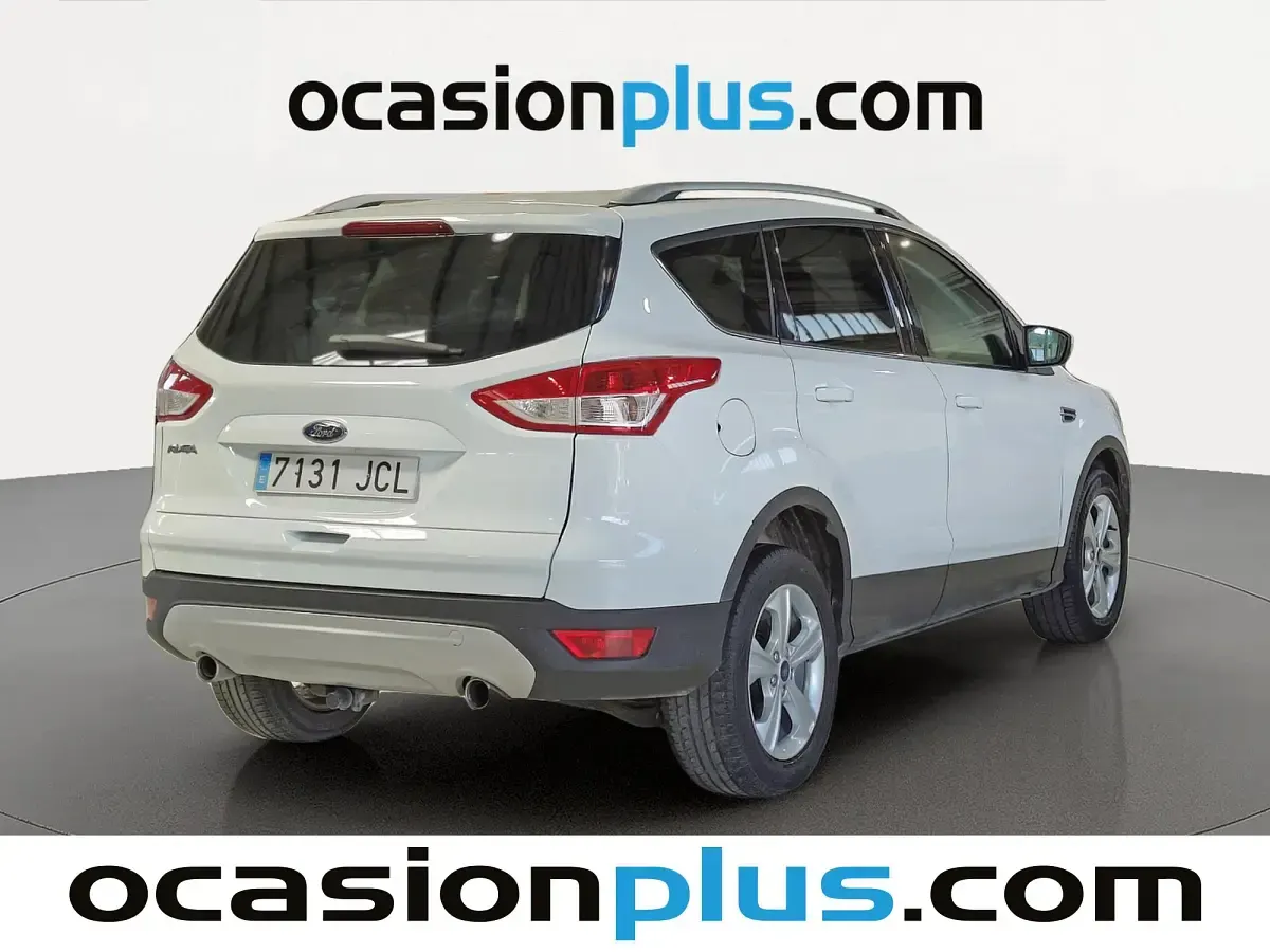 Usado Ford Kuga Trend 140 CV (102 kW) 2015 Blanco SUV
